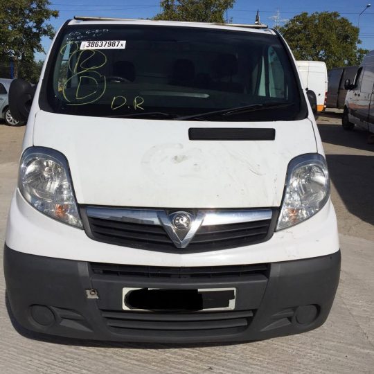 dezmembrez renault trafic