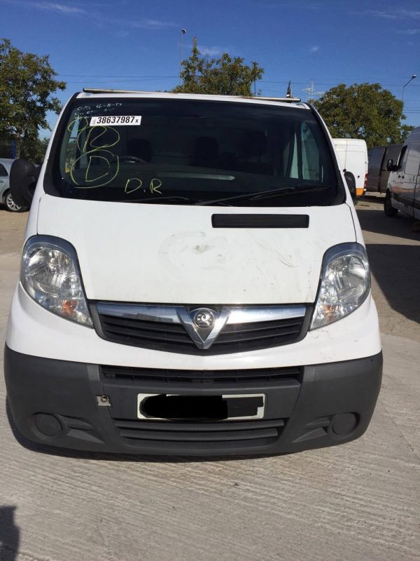 dezmembrez renault trafic